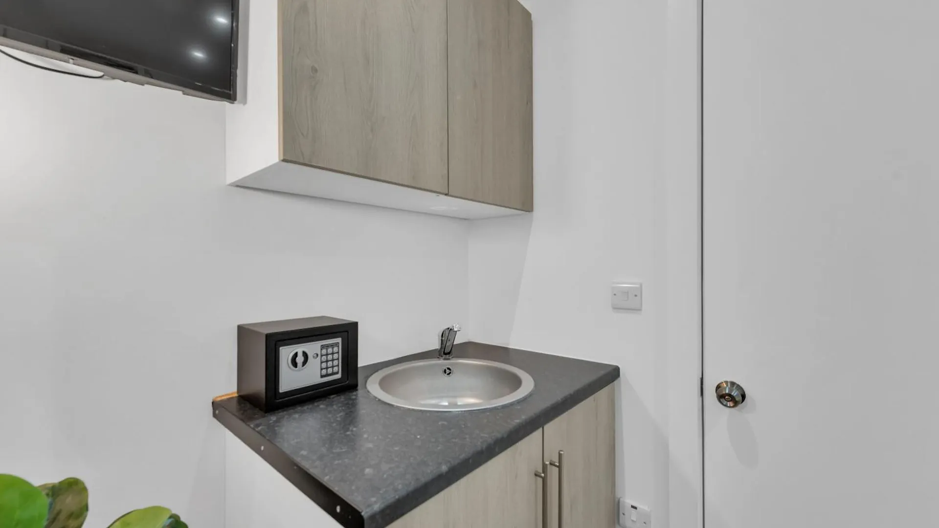 Micro Chic, Tiny Studio With Functional Desk Hanwell Apartment